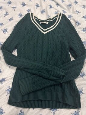 green cable knit hollister sweater